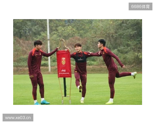 邵佳一探班U22国足重逢老友 9人归来鲁沪新星伤退 邵佳一探班U22国足重逢老友 9人归来鲁沪新星伤退